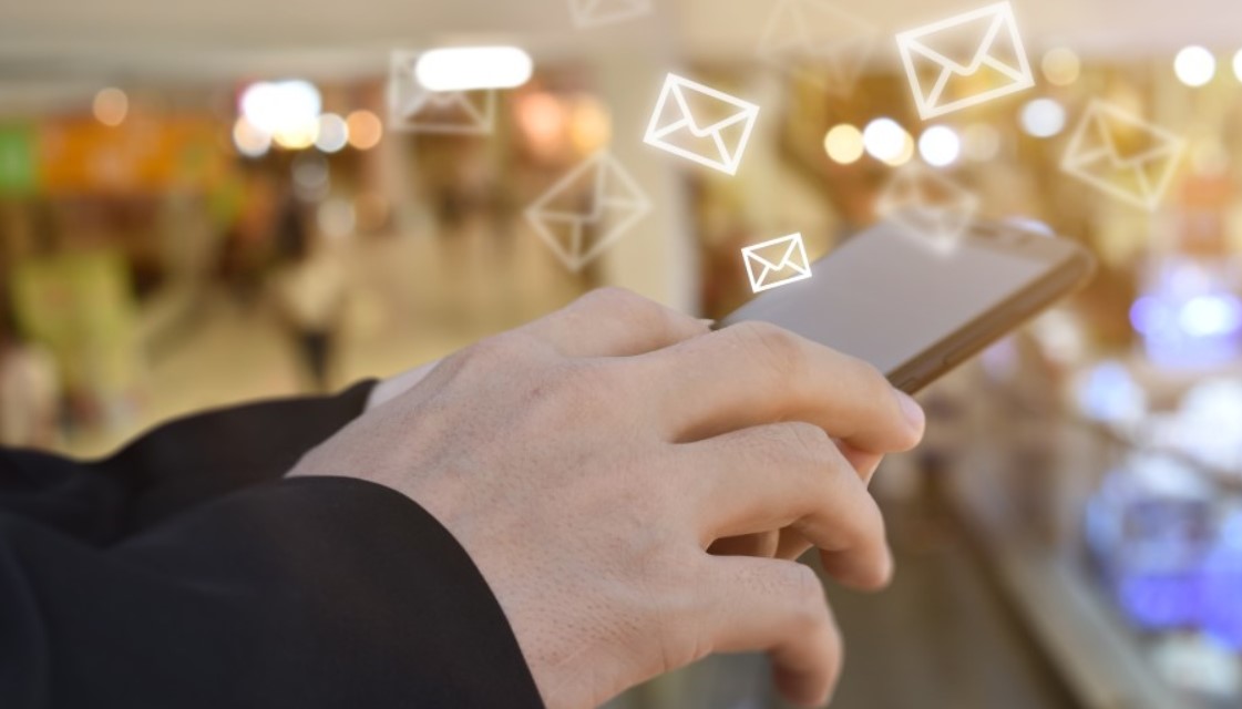 11 Promotional Email Examples & How to Write One