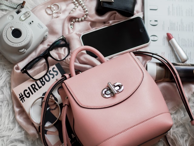 How to Sell Designer Handbags Online for Cash 
