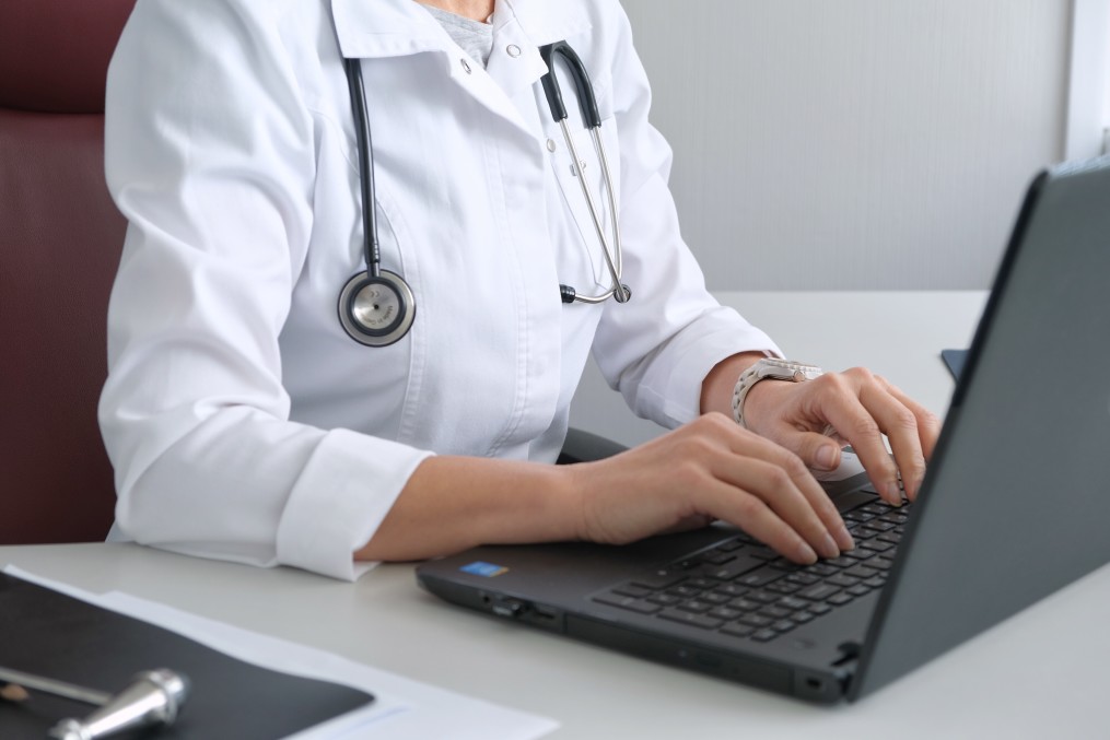 Healthcare Email Marketing: Strategies, Examples and Tools